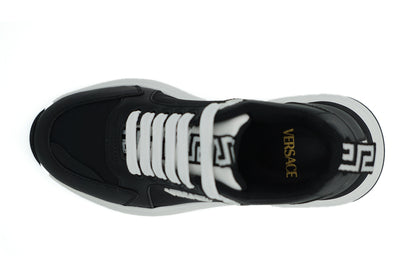 Elegant Monochrome Leather Sneakers