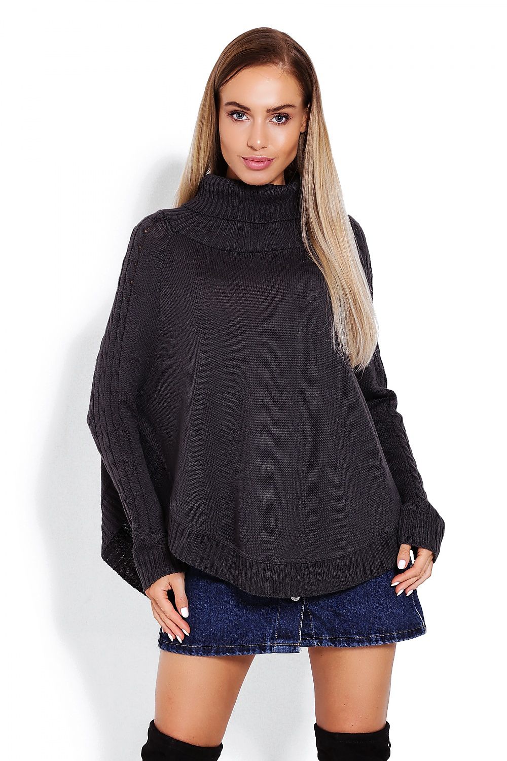 Poncho model 122917 PeeKaBoo